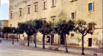 Tricase - piazza Giuseppe Pisanelli - Uno scorcio di Palazzo Gallone